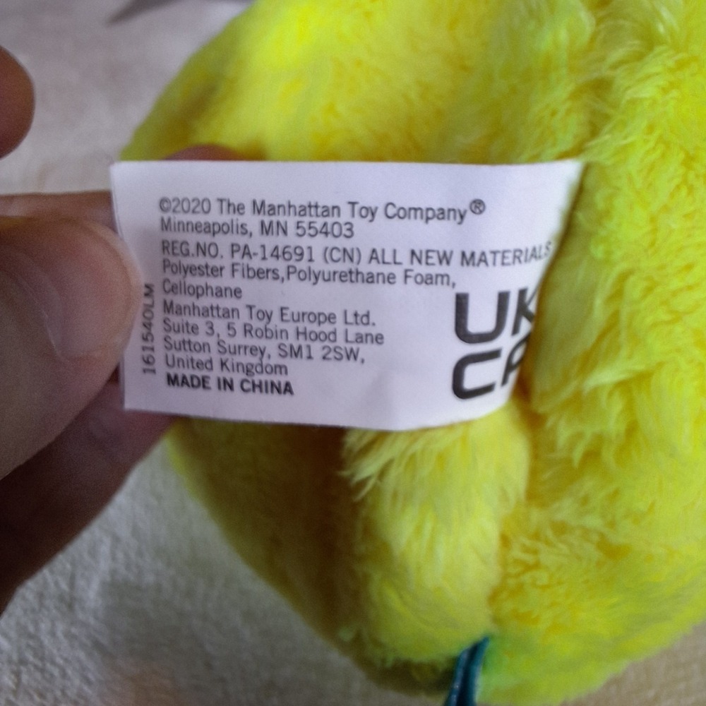 2020 Manhattan Toy Lemon Zipper with Slices Baby Rattle Crinkle Toy Plush - Picture 5 of 7